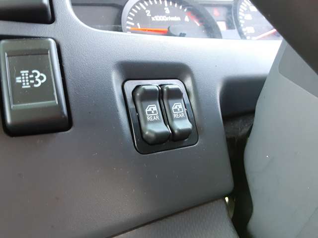 Isuzu Elf 8