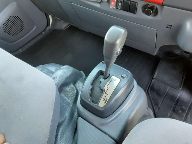 Isuzu Elf 10