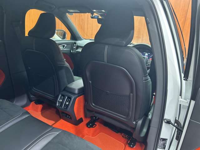 Volvo XC40 8