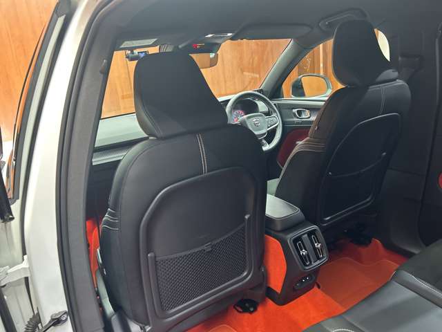 Volvo XC40 9