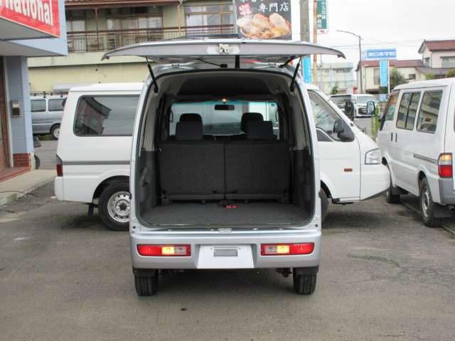 Daihatsu Hijet Cargo 10