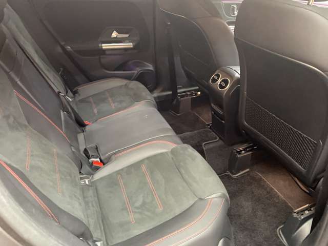 Mercedes-Benz GLA-Class 8