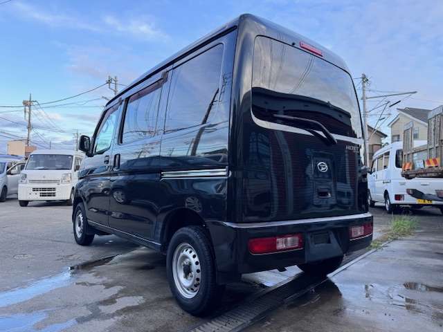 Daihatsu Hijet Cargo 7