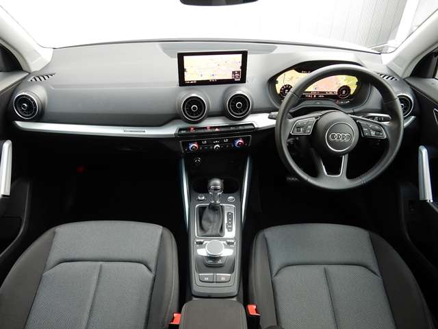 Audi Q2 8