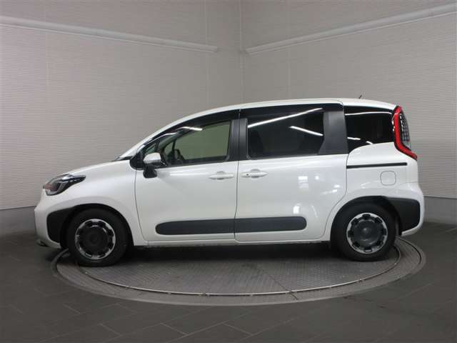 Toyota Sienta 3
