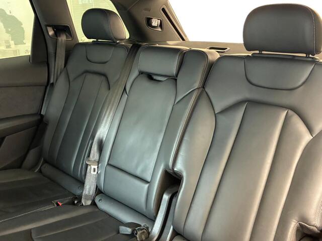 Audi Q7 11