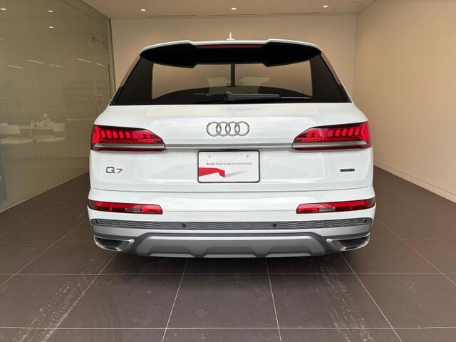 Audi Q7 4
