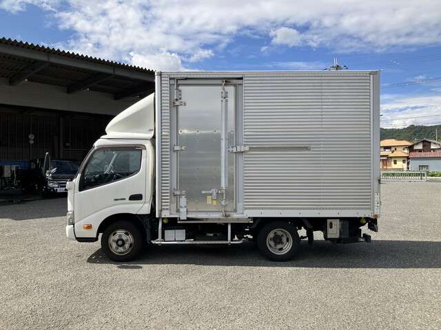 Hino Dutro 4