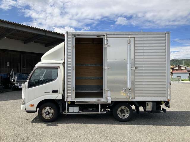 Hino Dutro 5