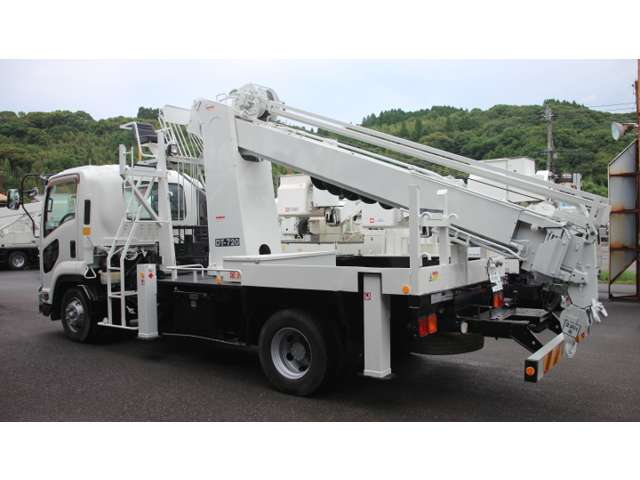 Isuzu Forward 4