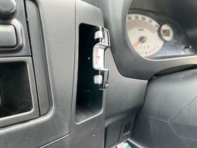 Daihatsu Mira 12