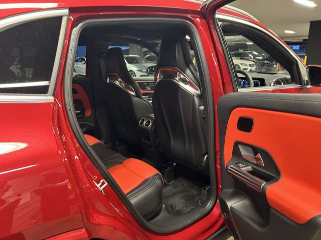 Mercedes-Benz GLA-Class 8