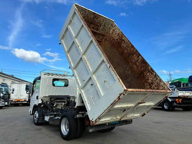 Isuzu Elf 8