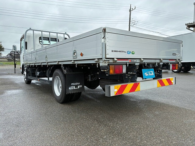 Isuzu Elf 8