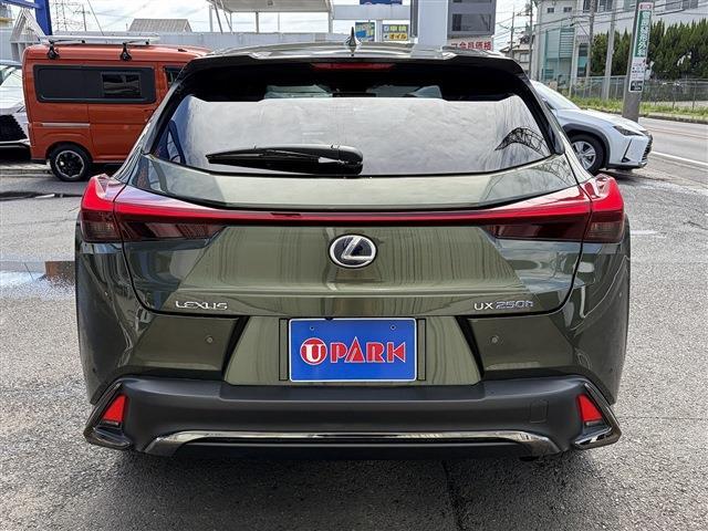 Lexus UX 8