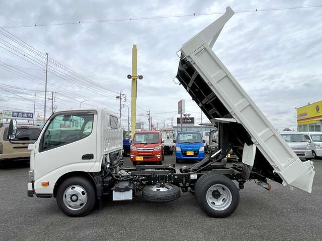 Hino Dutro 11