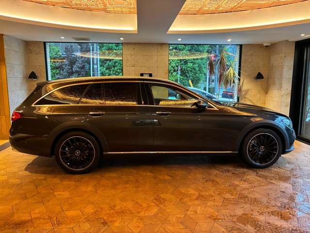 Mercedes-Benz E-Class All-Terrain 9