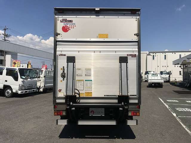 Isuzu Elf 7