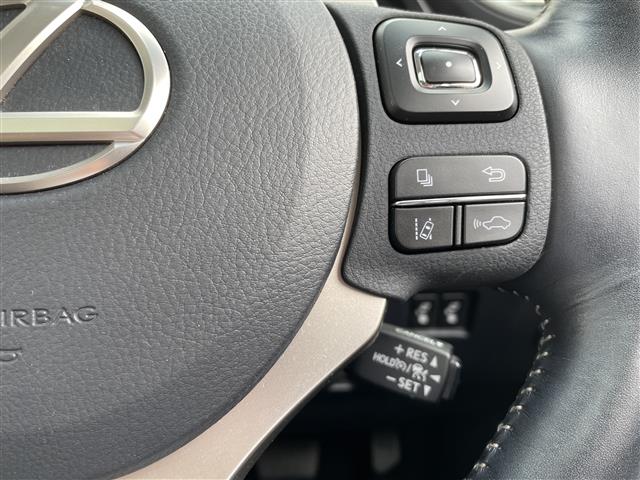 Lexus NX 11