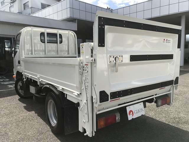 Hino Dutro 4