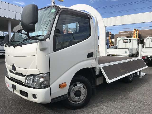 Hino Dutro 9