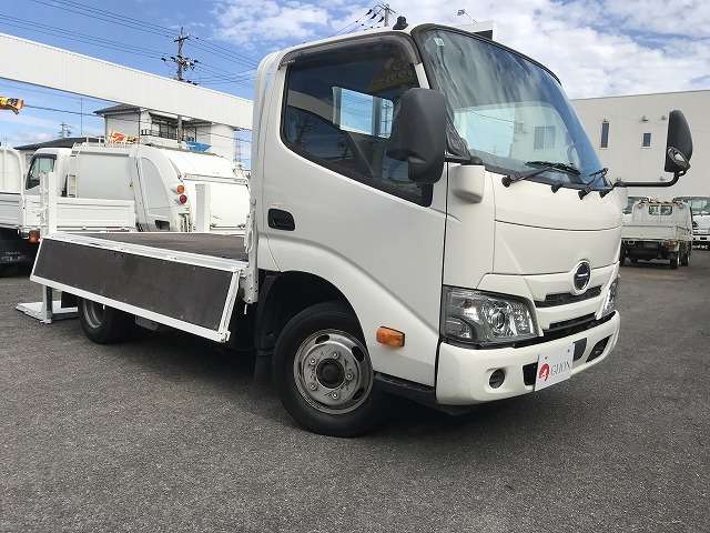 Hino Dutro 10