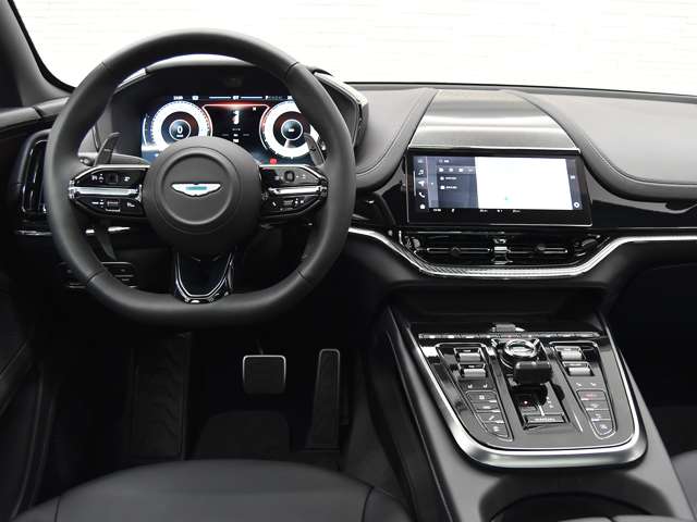 Aston Martin DBX 12