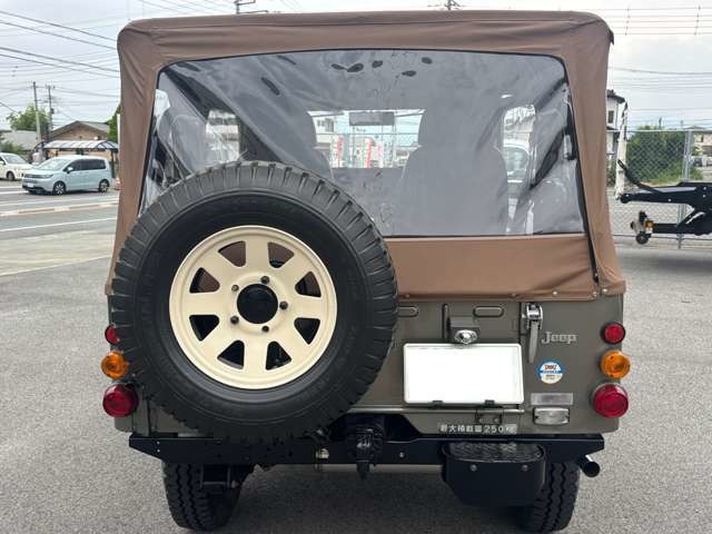 Mitsubishi Jeep 8