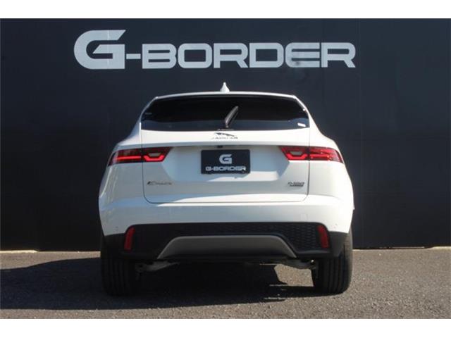 Jaguar E-Pace 11