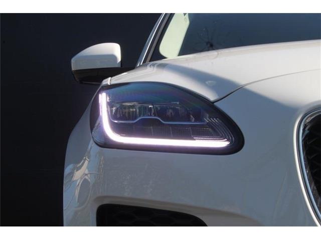 Jaguar E-Pace 9
