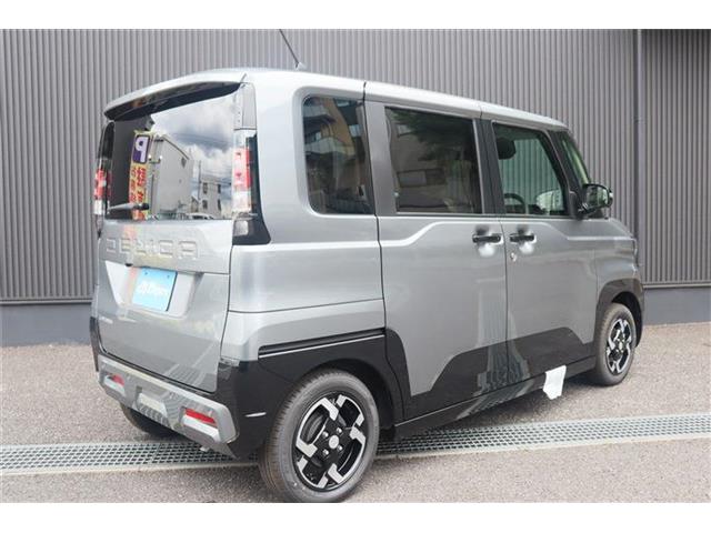 Mitsubishi Delica Mini 6