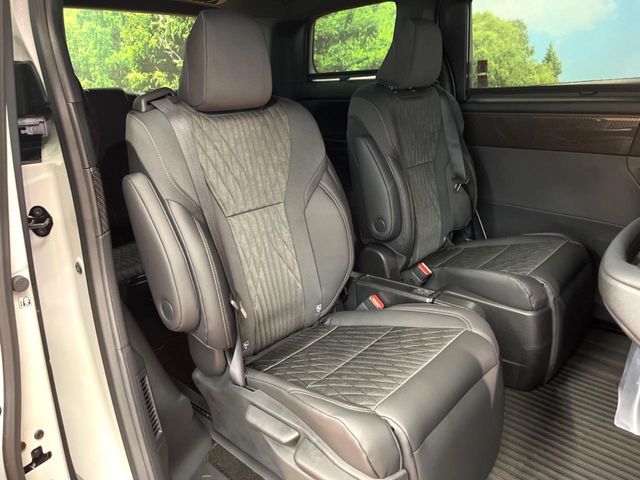 Toyota Alphard 9