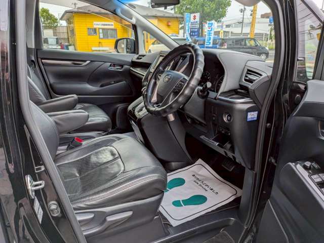Toyota Vellfire 13