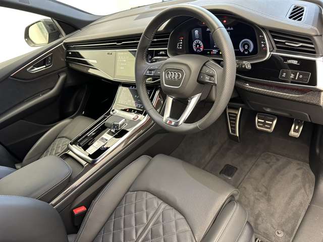 Audi SQ8 12