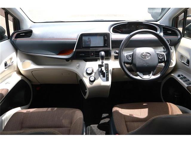 Toyota Sienta 2