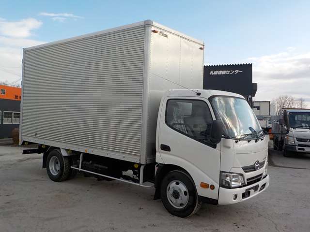 Hino Dutro 3