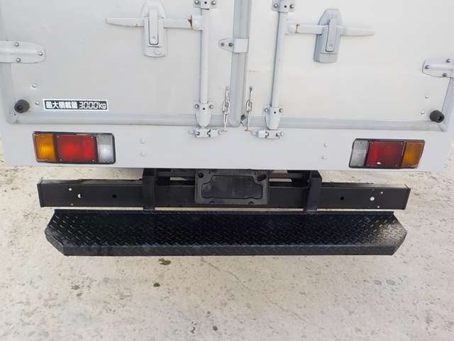 Hino Dutro 9