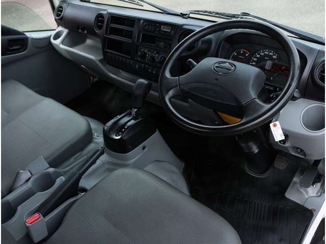 Hino Dutro 4