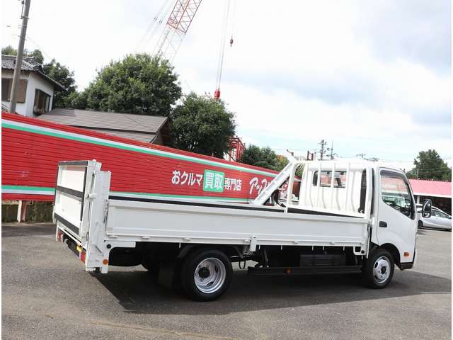 Hino Dutro 9