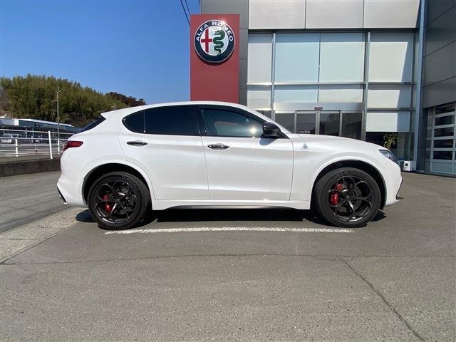Alfa Romeo Stelvio 4