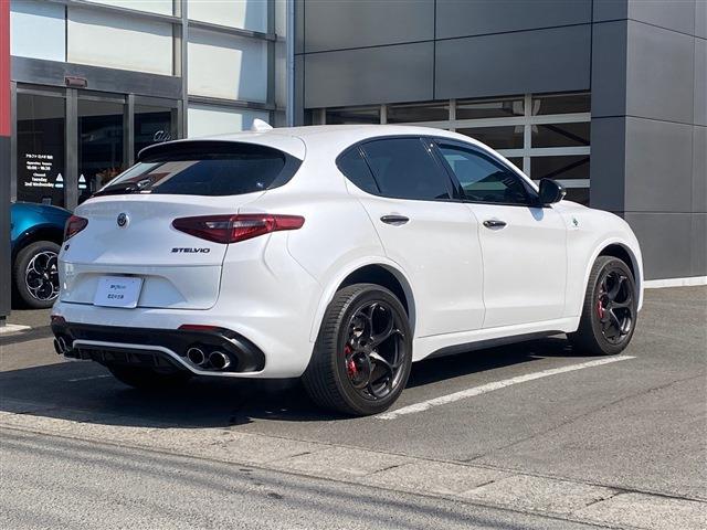 Alfa Romeo Stelvio 5