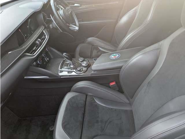 Alfa Romeo Stelvio 10