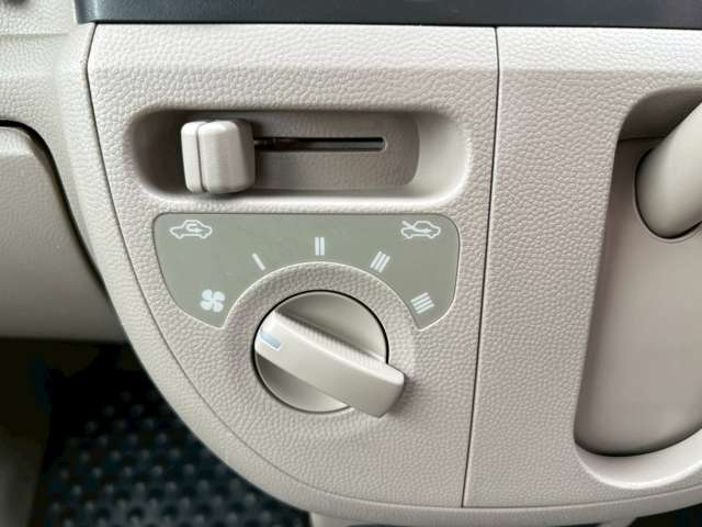 Nissan NV100 Clipper 11