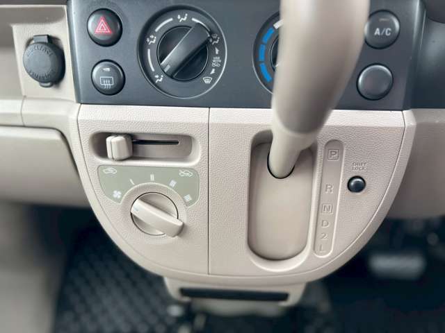 Nissan NV100 Clipper 10
