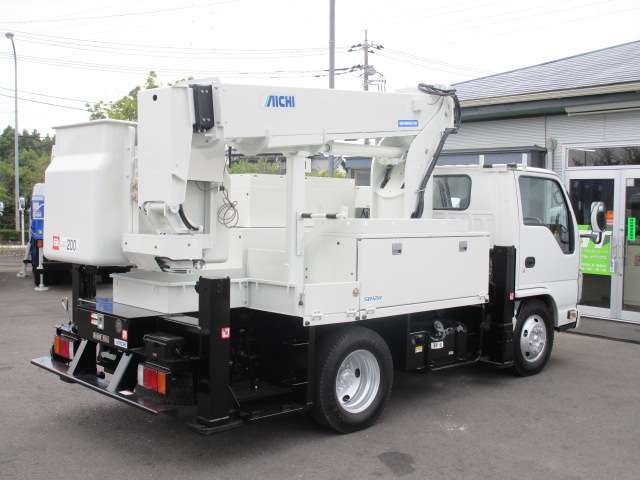 Isuzu Elf 4