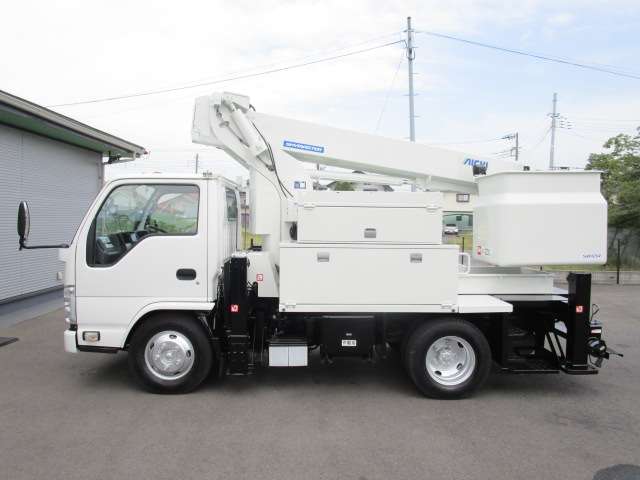 Isuzu Elf 6