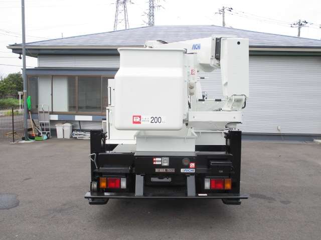 Isuzu Elf 8