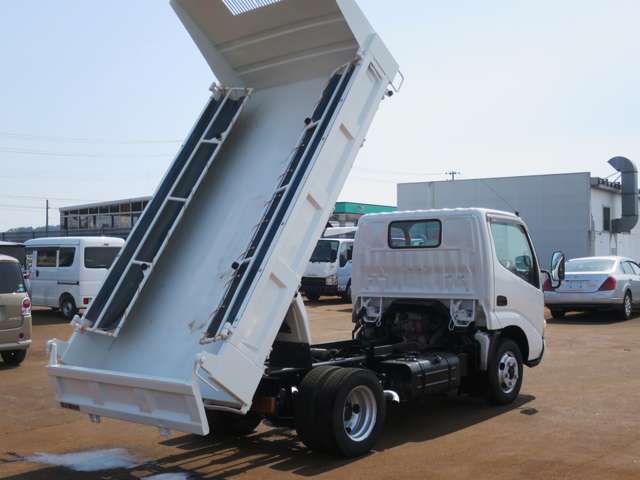 Hino Dutro 3