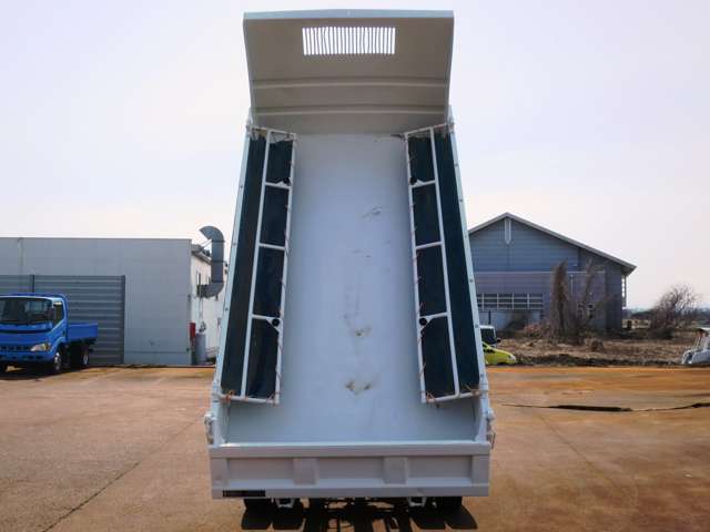 Hino Dutro 4