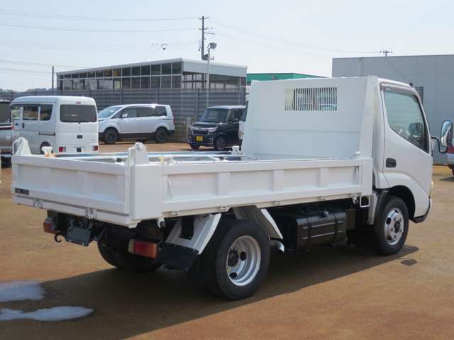 Hino Dutro 8